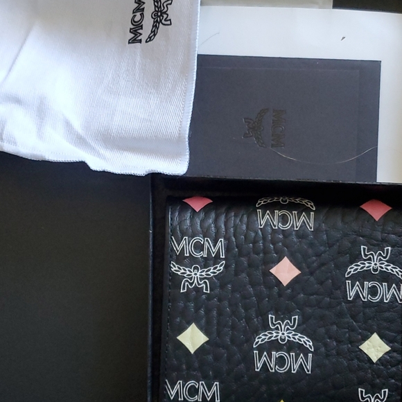 Mcm leather HOST PICK  diamond wallet dust cover warr…special lowered - Picture 12 of 14